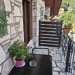 Eptalofos Apartments *