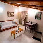 Eptalofos Apartments