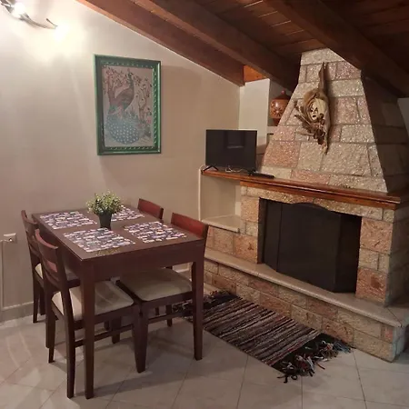 Eptalofos Apartments