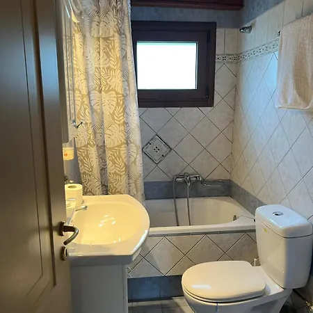 Eptalofos Apartments *