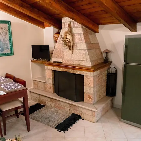 Eptalofos Apartments