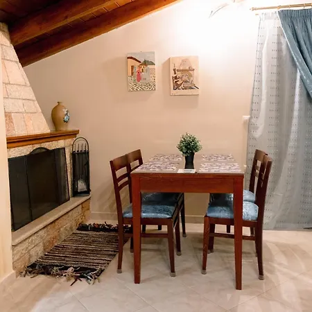 Eptalofos Apartments *