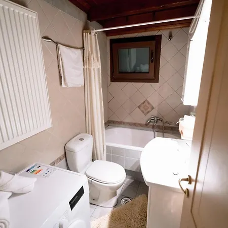 Eptalofos Apartments *